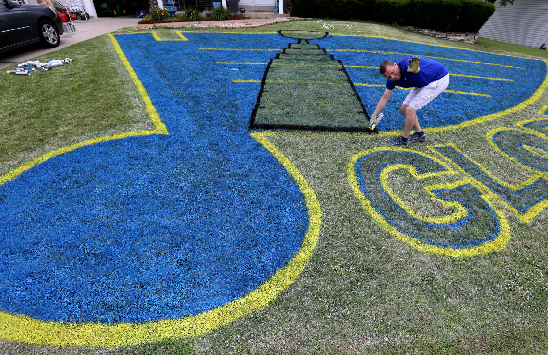 St. Louis Blues fans with logo painted on yards adds Stanley Cup